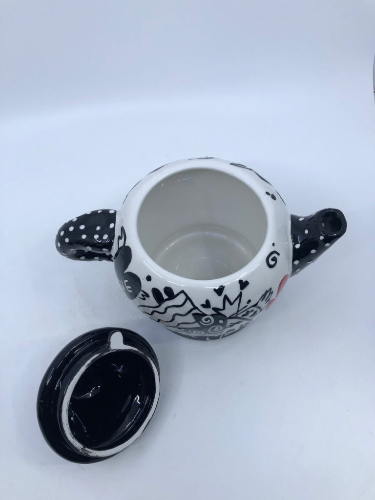 I LOVE YOU YEAH YEAH BLACK/WHITE TEAPOT.