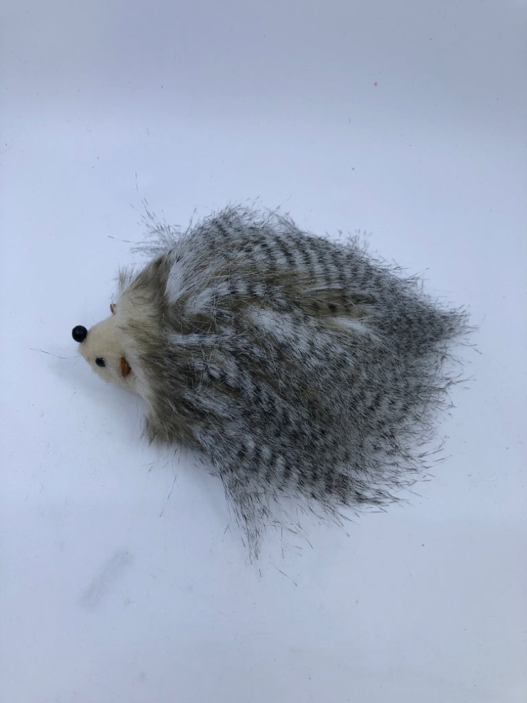 PLUSH HEDGEHOG TOY.