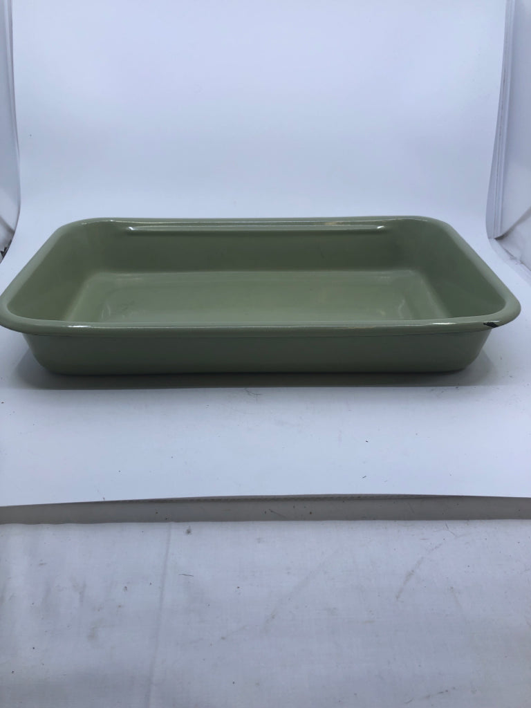 GREEN ENAMEL BAKING PAN.