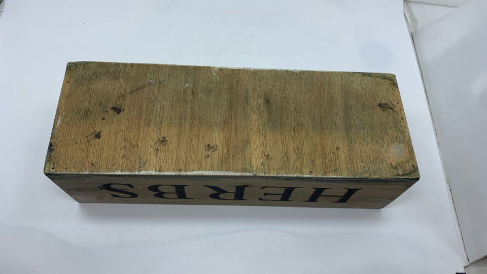 DISTRESSED "HERBS" CRATE.