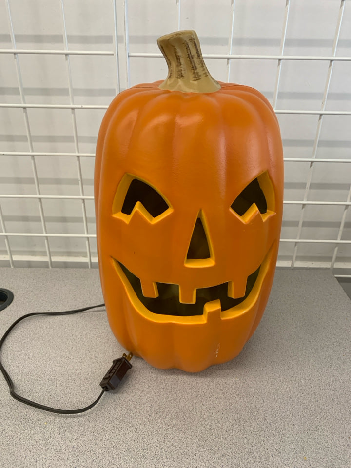 LIGHT-UP JACK-O-LANTERN.