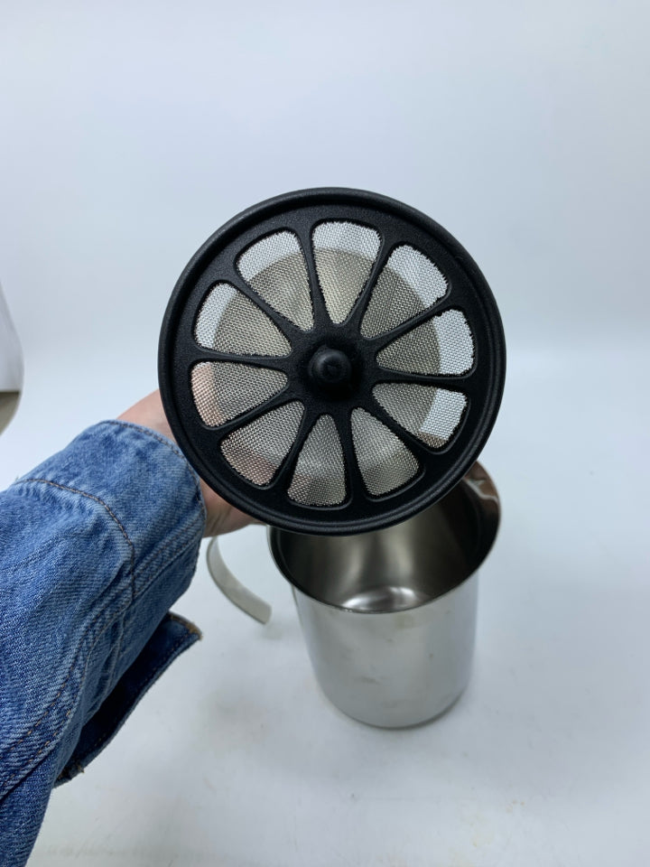 STAINLESS STEEL CREAMER W/ PRESS/HANDLE.
