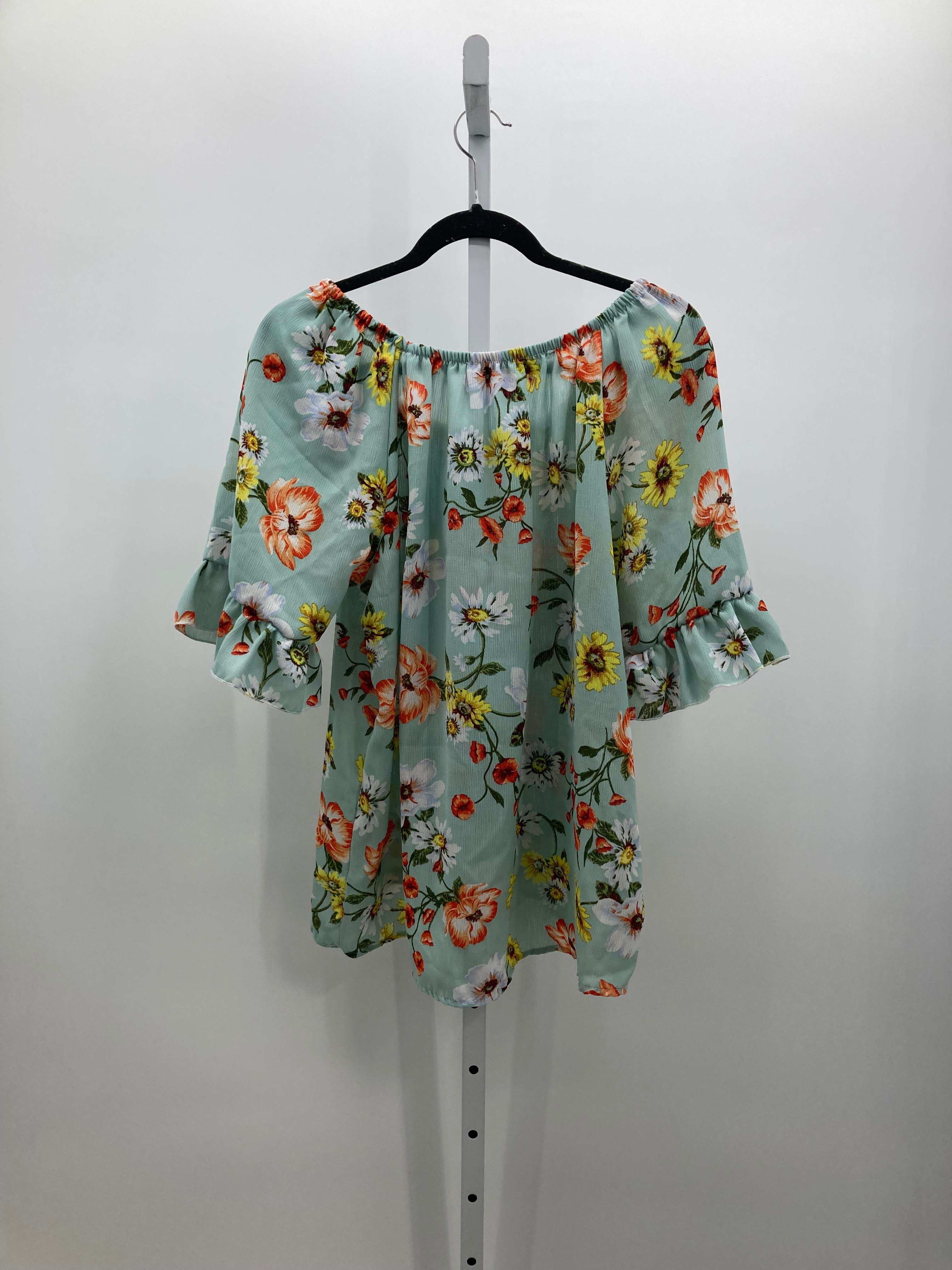 Size Extra Large Misses Short Sleeve Shirt