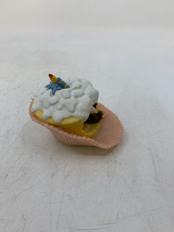 MOUSE IN CUPCAKE- HAPPY BIRTHDAY