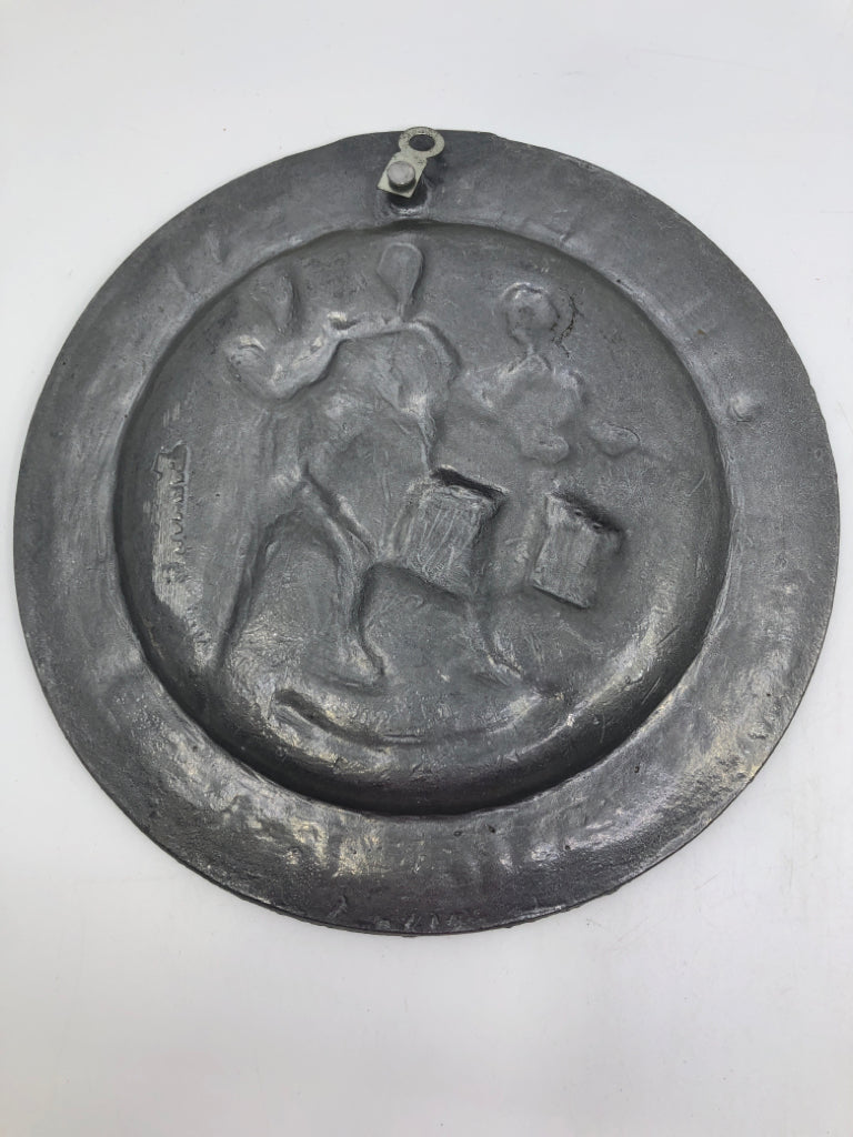 PEWTER UNITED STATES OF AMERICA DECORATIVE PLATE.