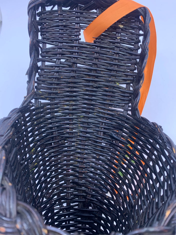 DARK WOVEN CORNUCOPIA.