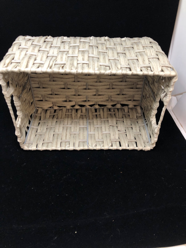 MULTI-WEAVE GRAY BASKET.