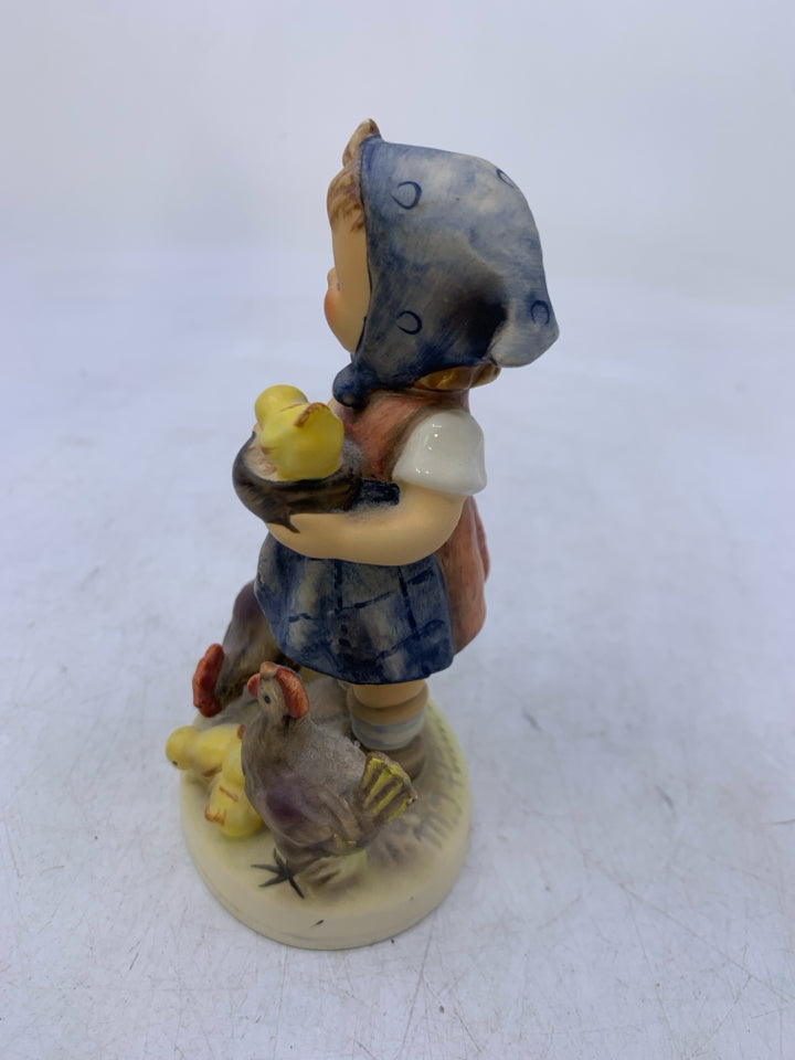 VTG HUMMEL FEEDING TIME GIRL W/ CHICKENS 199/1.