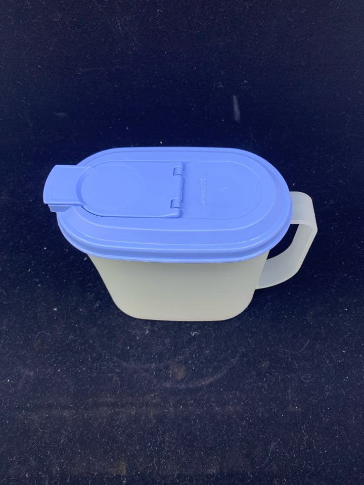 TUPPERWARE SPICE CONTAINER W BLUE LID AND HANDLE.