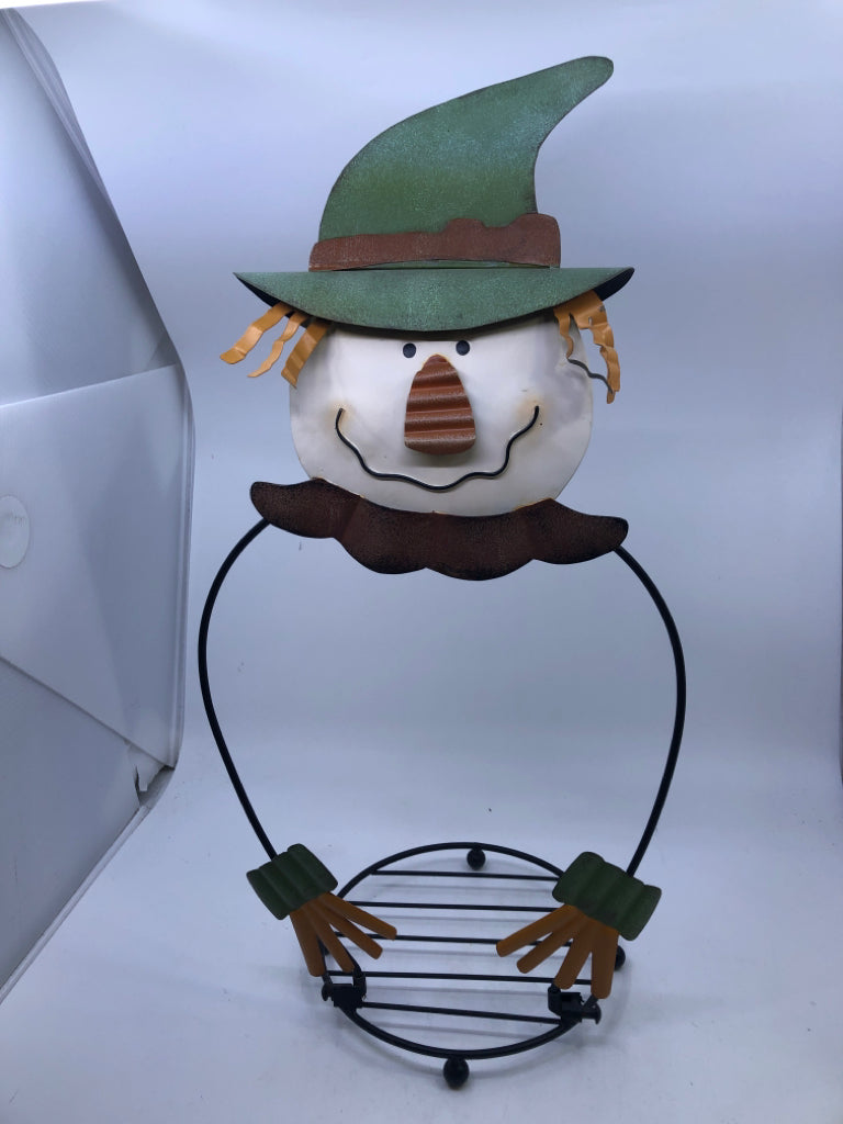 LARGE METAL SCARECROW DECOR.
