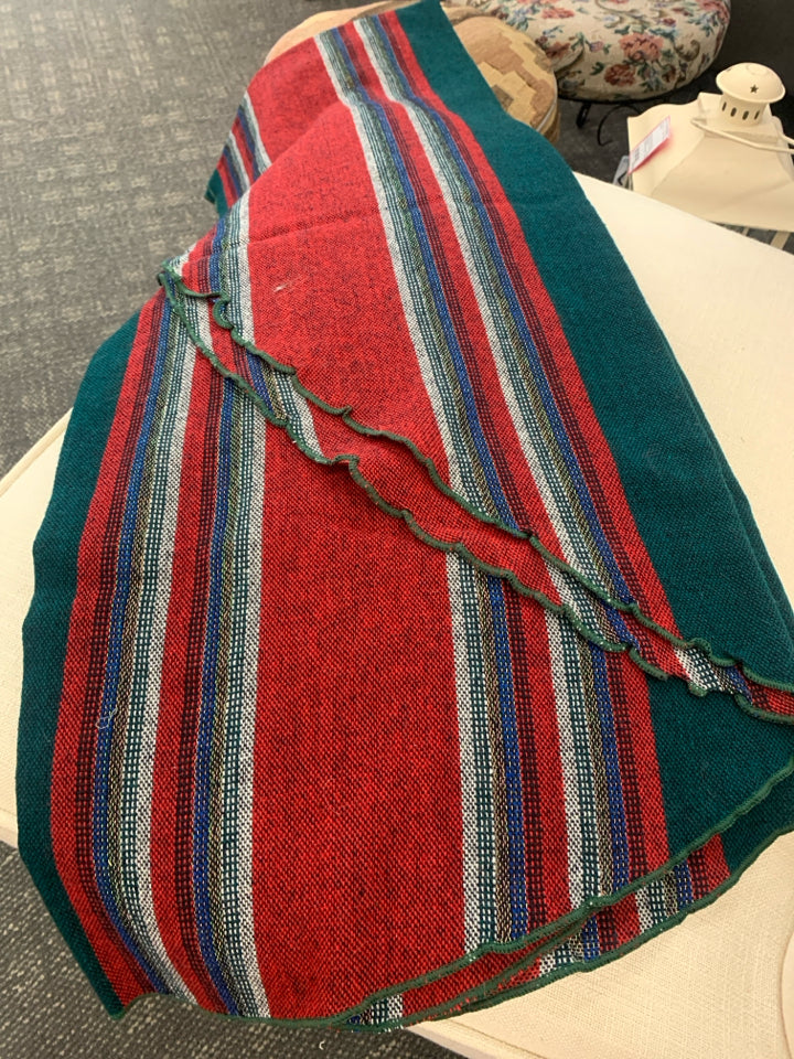 OVAL TABLECLOTH RED/GREEN/GOLD STRIPES.