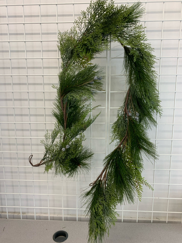 JUNIPER & PINE GARLAND W/FROSTED SEED CONES.