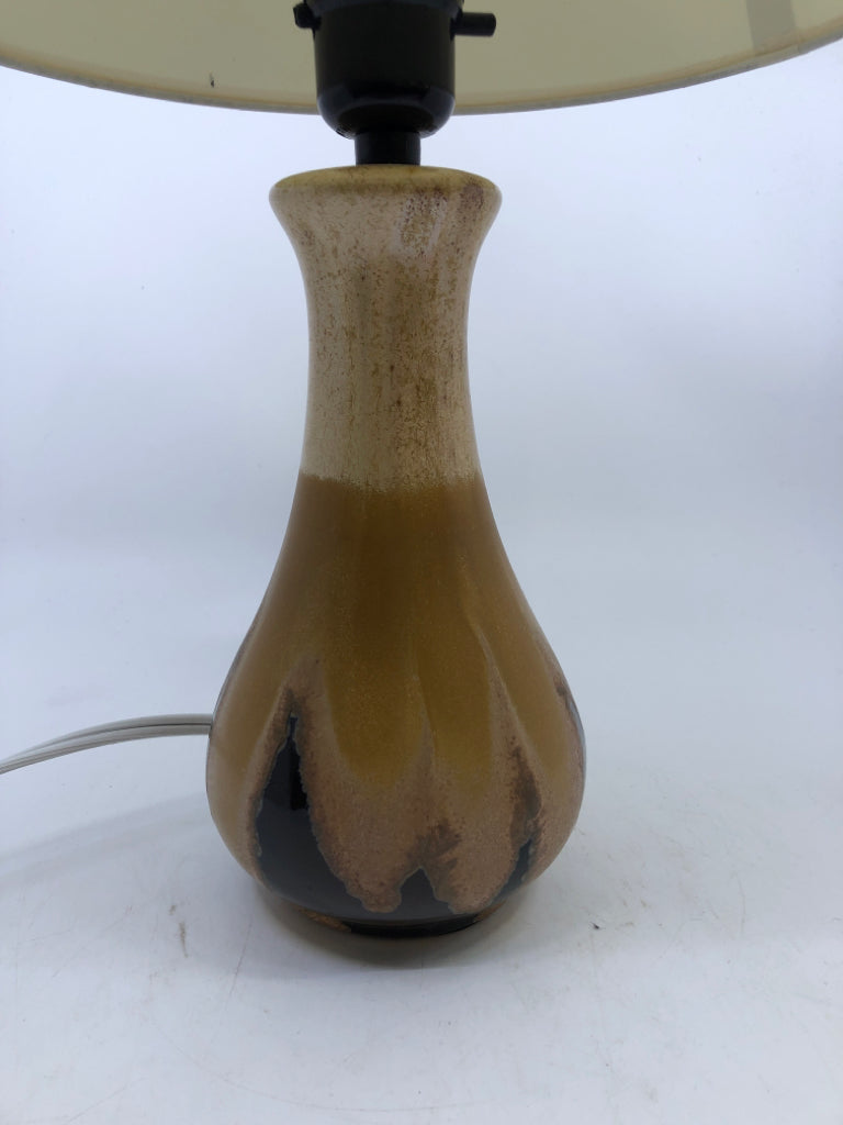 BROWN, BLACK POTTERY LAMP W/CREAM SHADE.