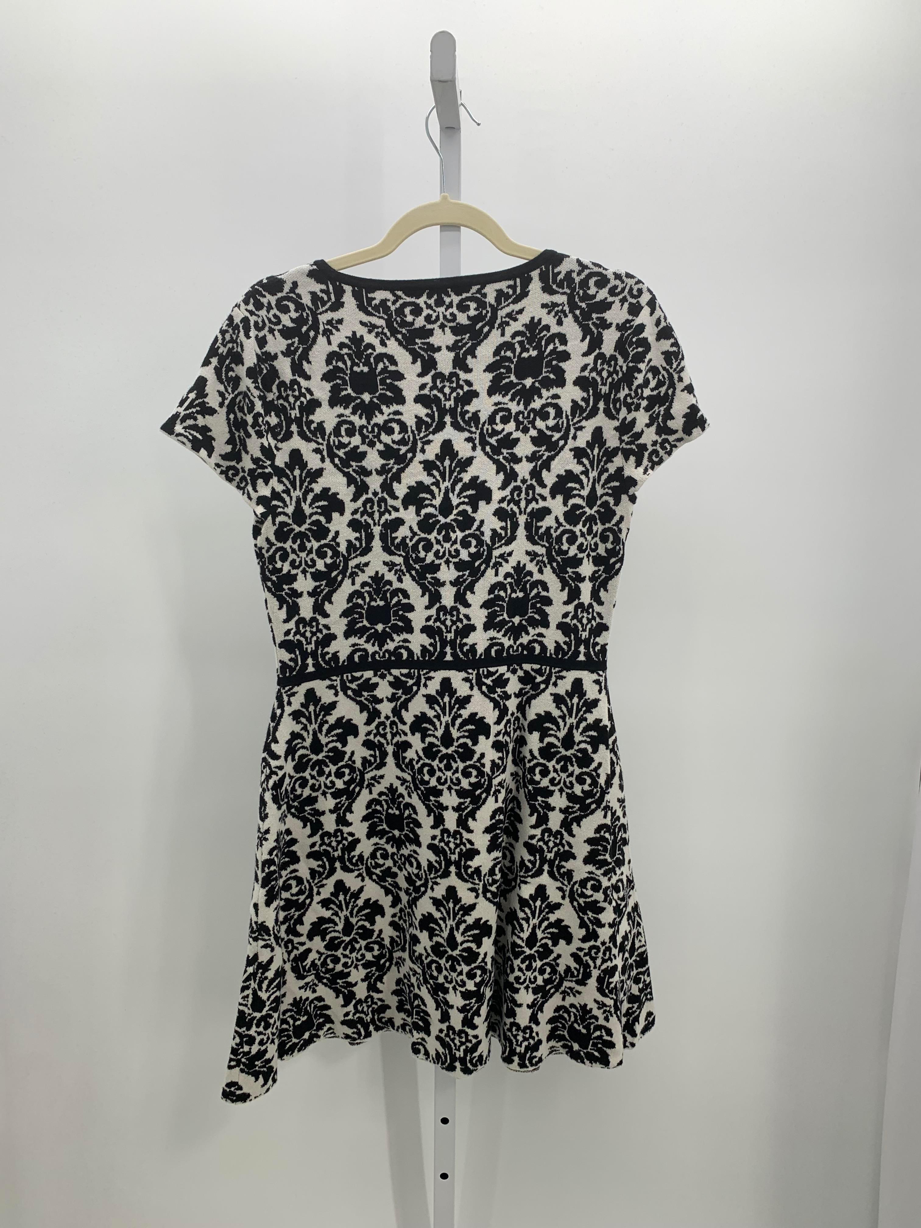 Size Large Misses Short Sleeve Dress