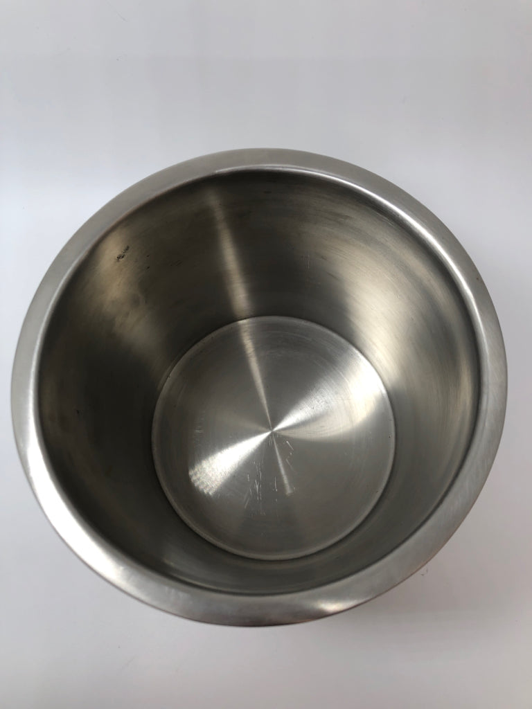 METAL CHAMPAGNE/ WINE BUCKET.