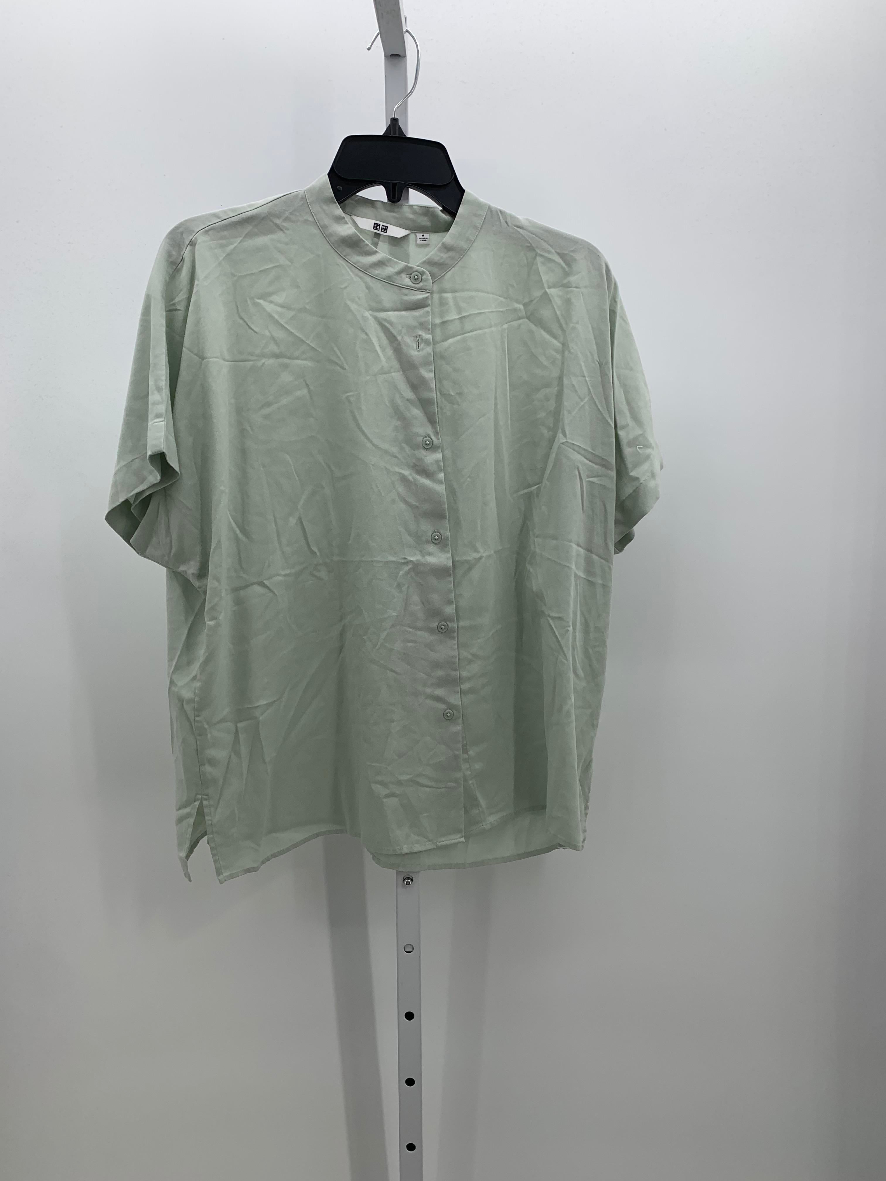 Uniqlo Size Medium Misses Short Sleeve Shirt
