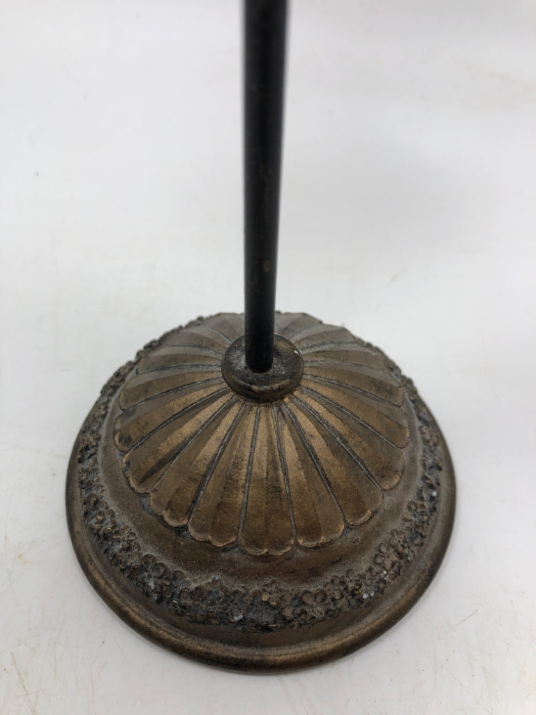 RESIN MANNEQUIN JEWELRY HOLDER W/ORNATE BASE.