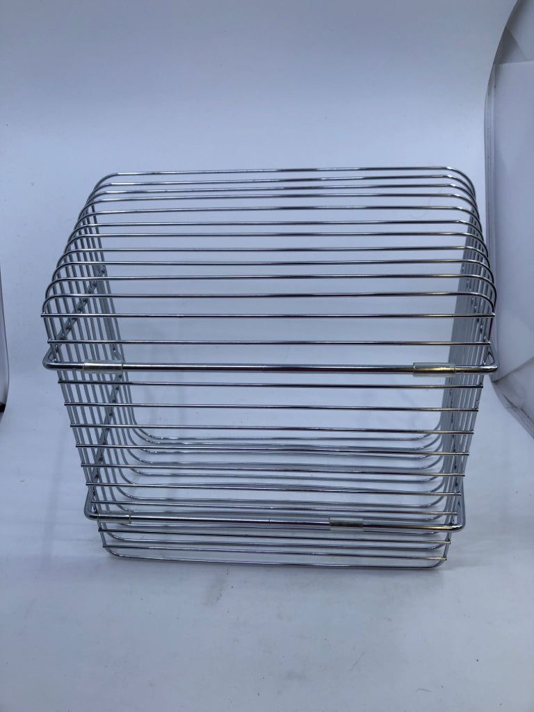 SILVER METAL BASKET W/ HANDLES.