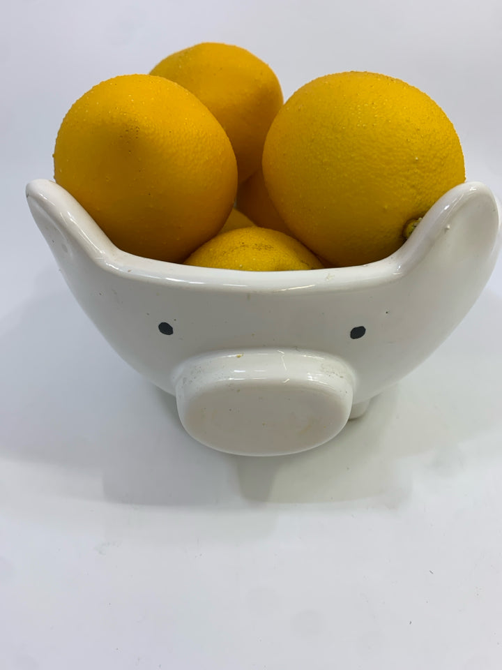WHITE PIG DISH WITH LEMONS.