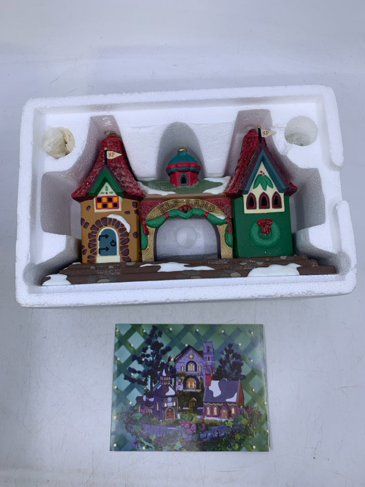 WELCOME TO ELF LAND - NORTH POLE- DEPT 56.