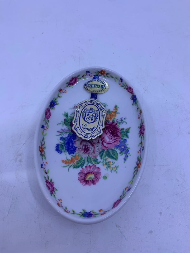 VTG WHITE CERAMIC RED/BLUE/PINK FLOWERS JEWELRY PLATE.