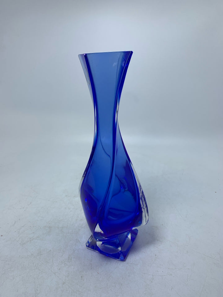 ROYAL GALLERY BLUE CRYSTAL TWISTED VASE MADE IN ITALY.
