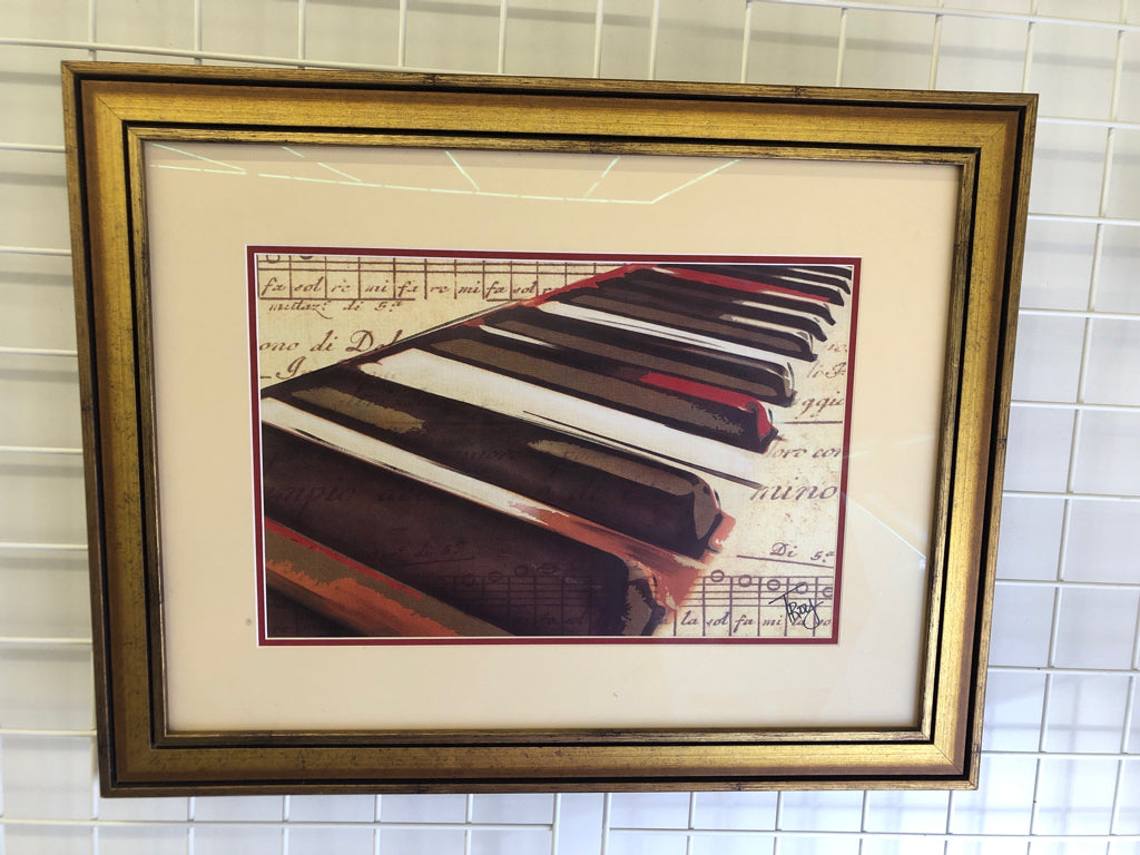 KEYBOARD KEYS BLACK/WHITE/RED GOLD FRAME.
