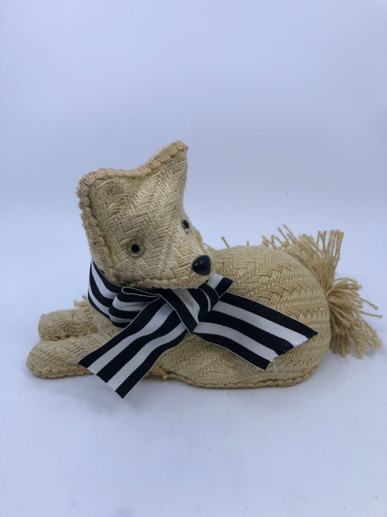 WOVEN CREAM FOX W BLACK AND WHITE BOW.
