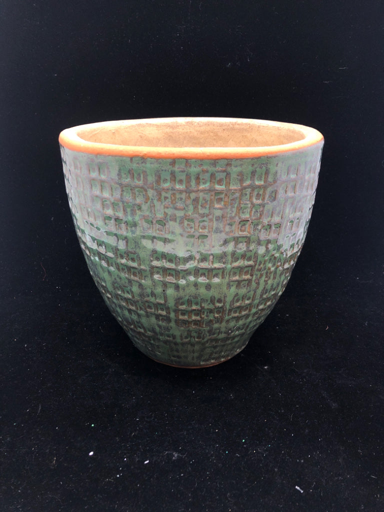 GREEN GRID PATTERN PLANTER.