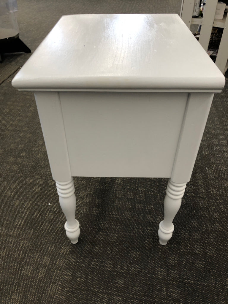 REFURBISHED WHITE NIGHTSTAND.