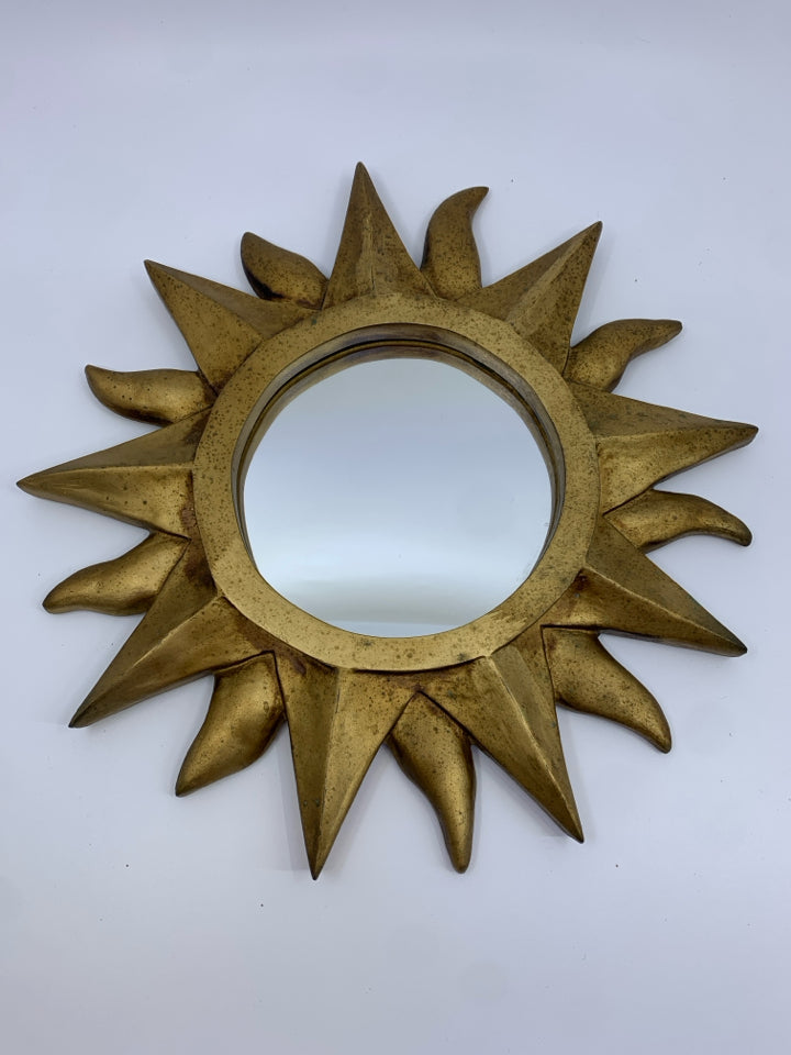 SMALL SUN MIRROR WALL ART.