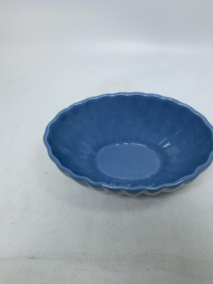 VTG OVAL PALE BLUE RIBBED POTTERY PLANTER.