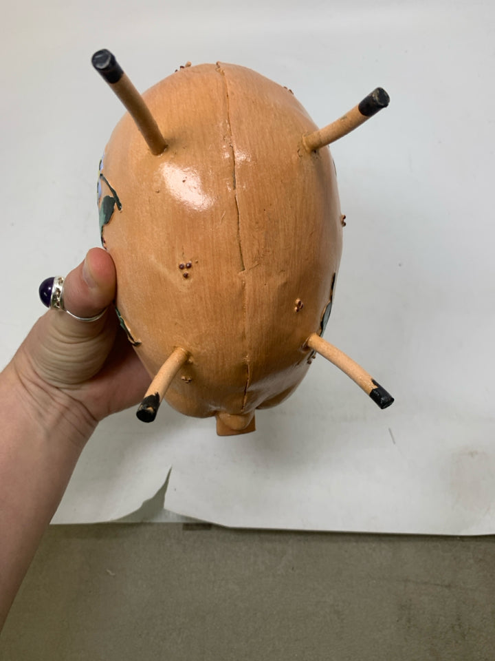 RESIN PIG W/ METAL ACCENTS.