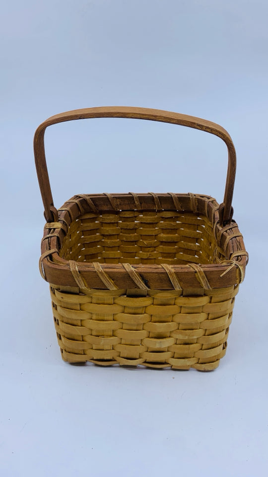 BASKET W/ HANDLE.