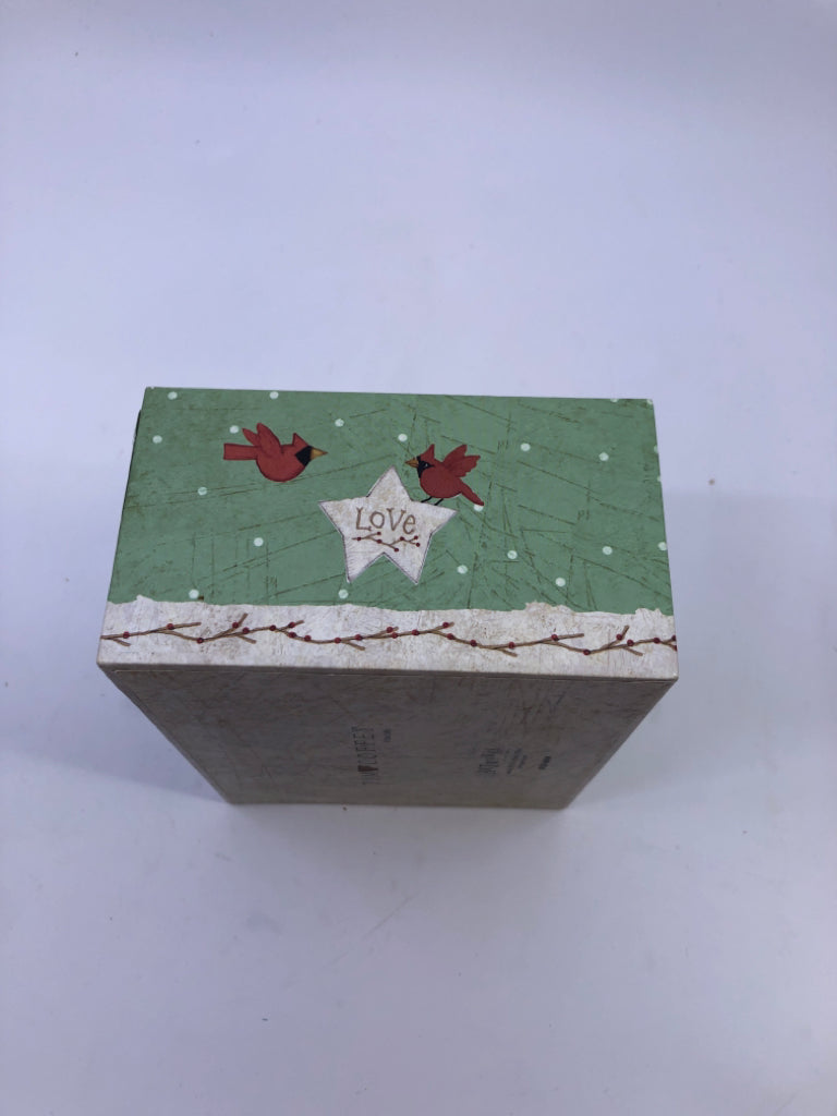 POLAR BEAR W/ CARDINALS GIFT BOX.