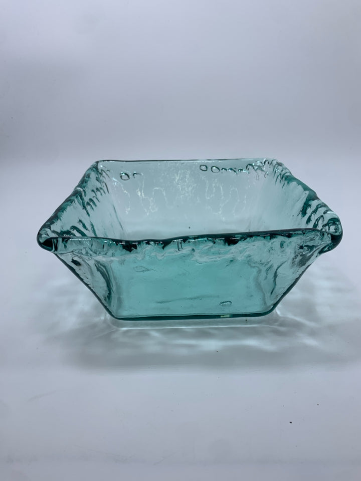 GREEN GLASS SQUARE BOWL W/TEXTURED EDGE.