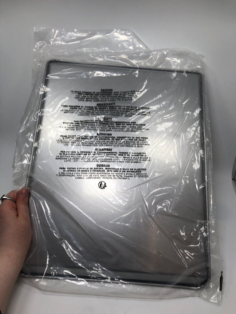 NIP PAMPERED CHEF COOKIE SHEET.