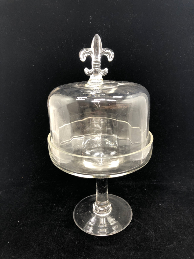 CLEAR PEDESTAL CAKE STAND W/ FLEUR-DE-LIS.