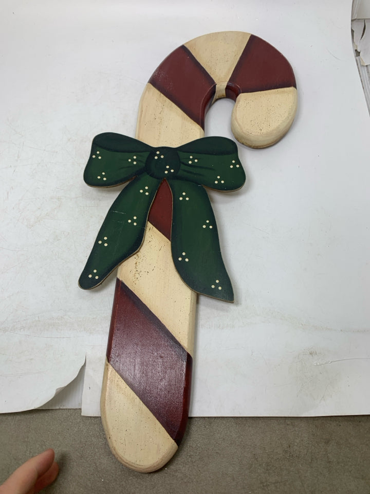 PRIMITIVE STYLE CANDY CANE W/ RED BOW WALL HANGING.