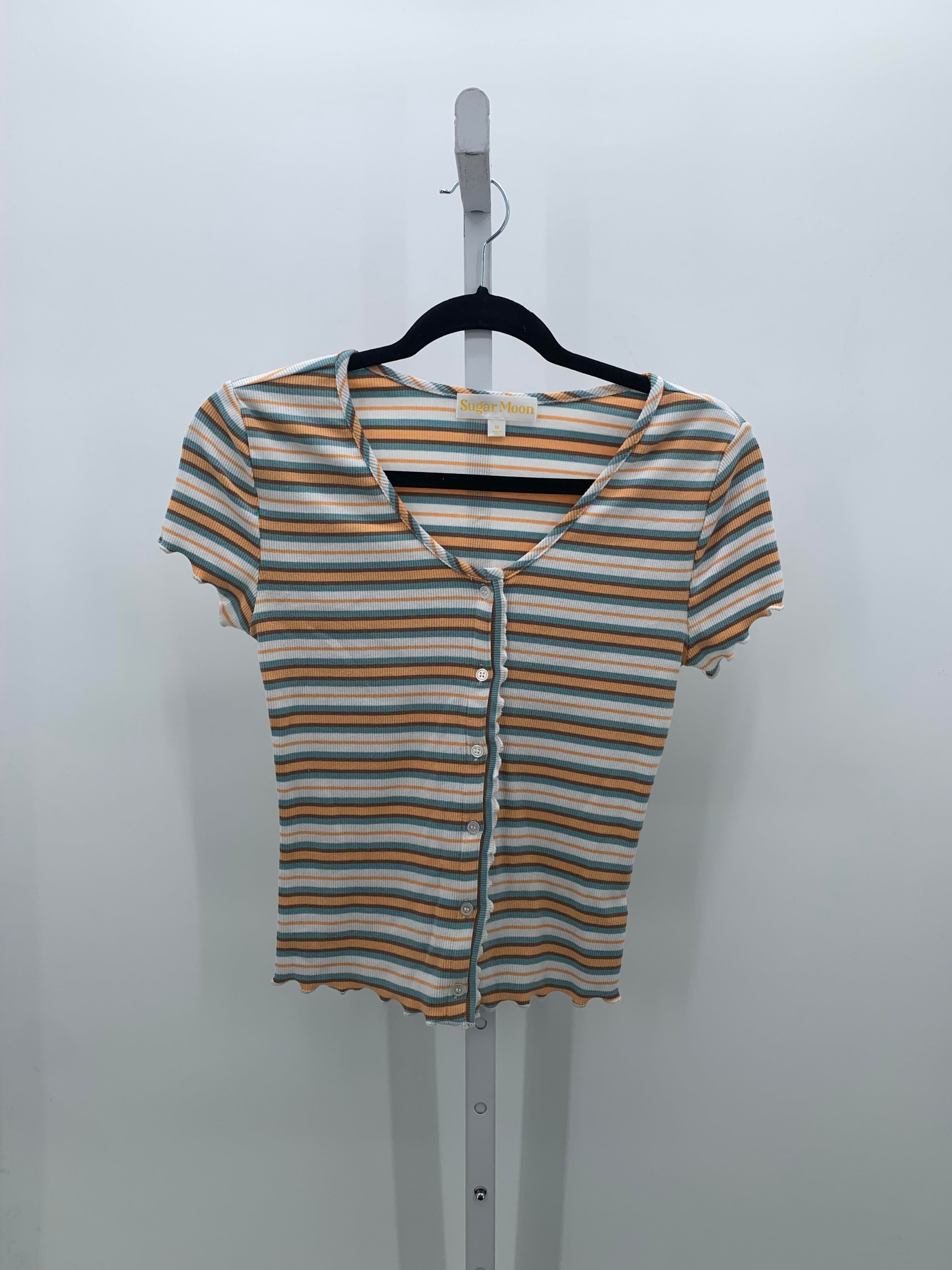 Size Medium Juniors Short Sleeve Shirt