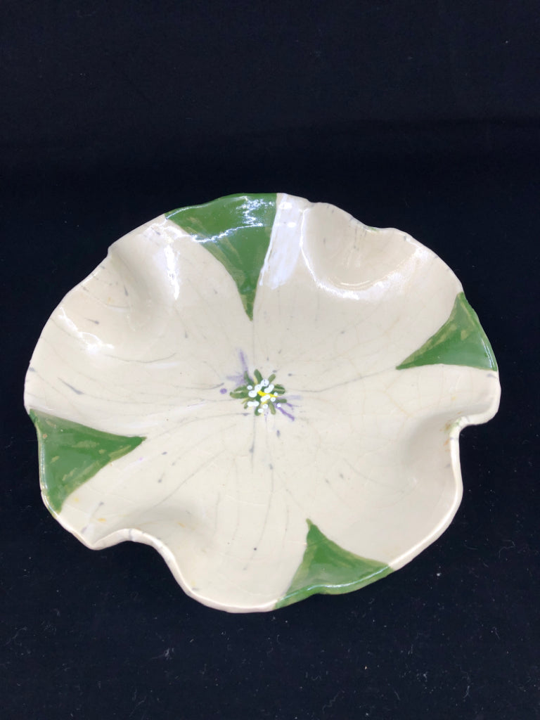 FLOWER SHAPED SERVING DISH.