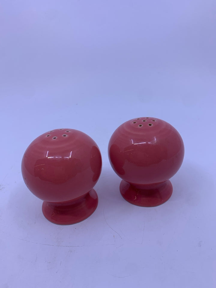 PEACH ROUND SALT AND PEPPER SHAKERS.