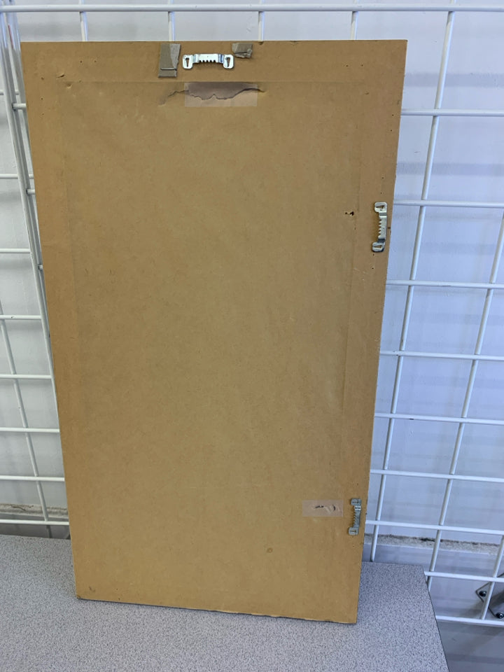 RECTANGULAR GOLD FRAMED MIRROR.