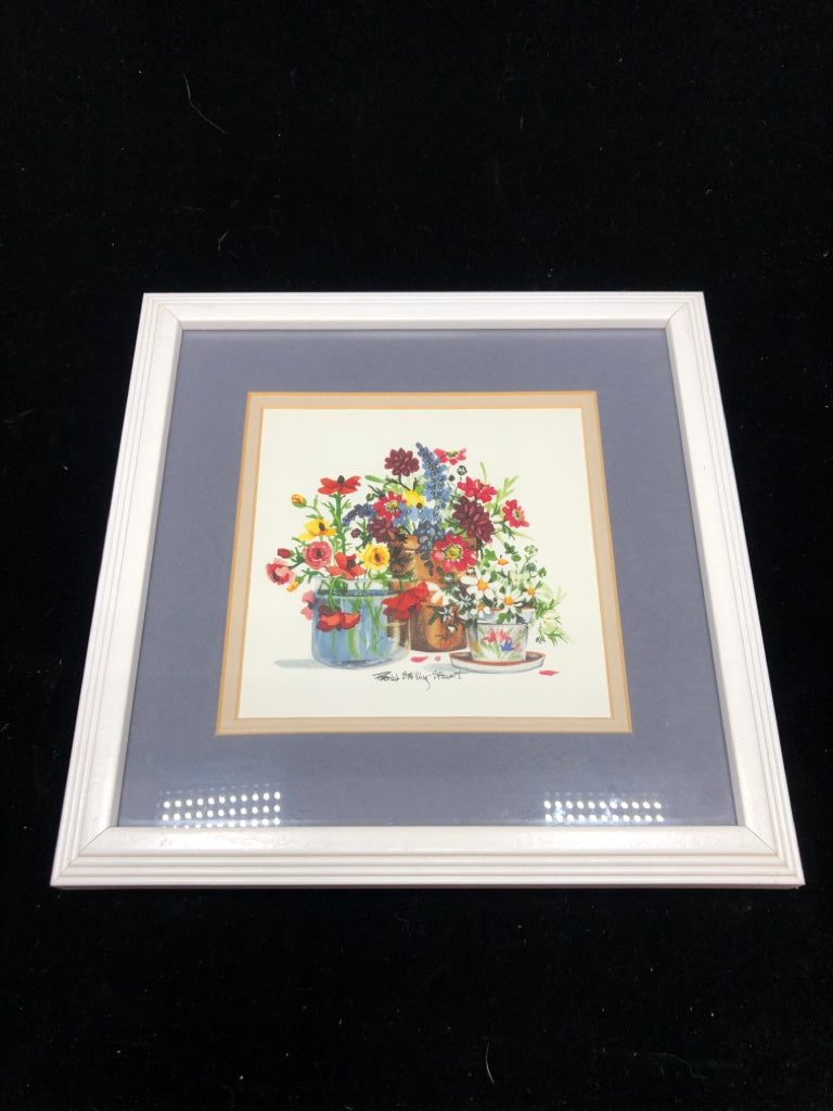 SPRING FLORAL PRINT IN WHITE FRAME.