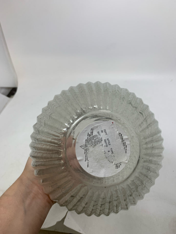 DIAMOND PATTERN CIRCLE GLASS HANGING CANDLE HOLDER/LANTERN.