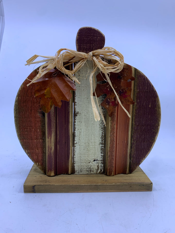 WOOD PUMPKIN W/ METAL LEAVES RED/ORANGE/CREAM ON STAND.