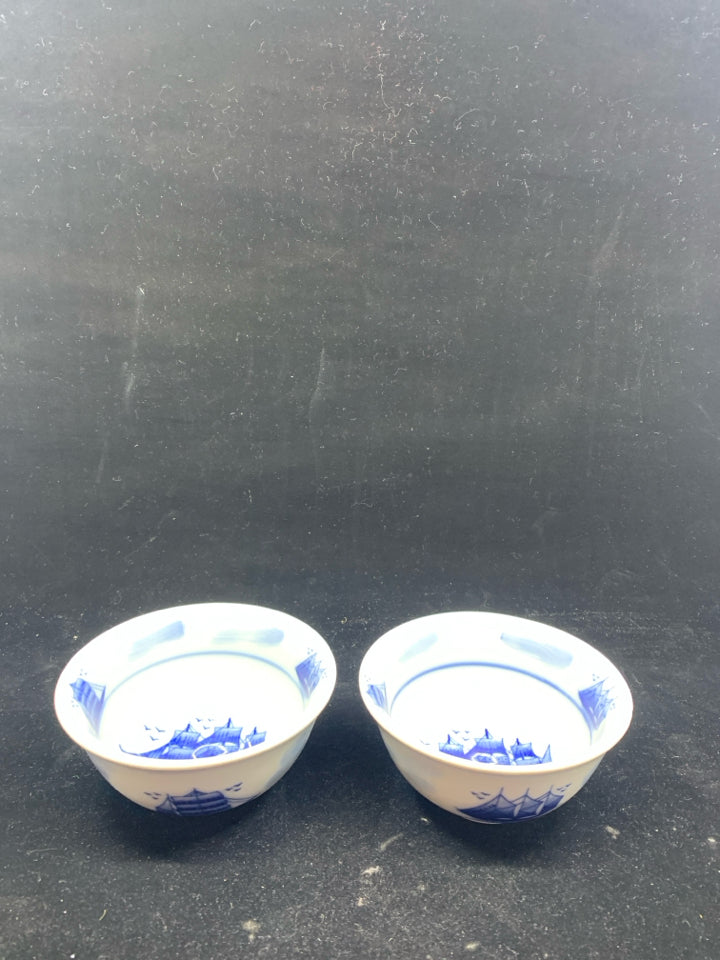 2 BLUE AND WHITE SHIP NUT BOWLS.