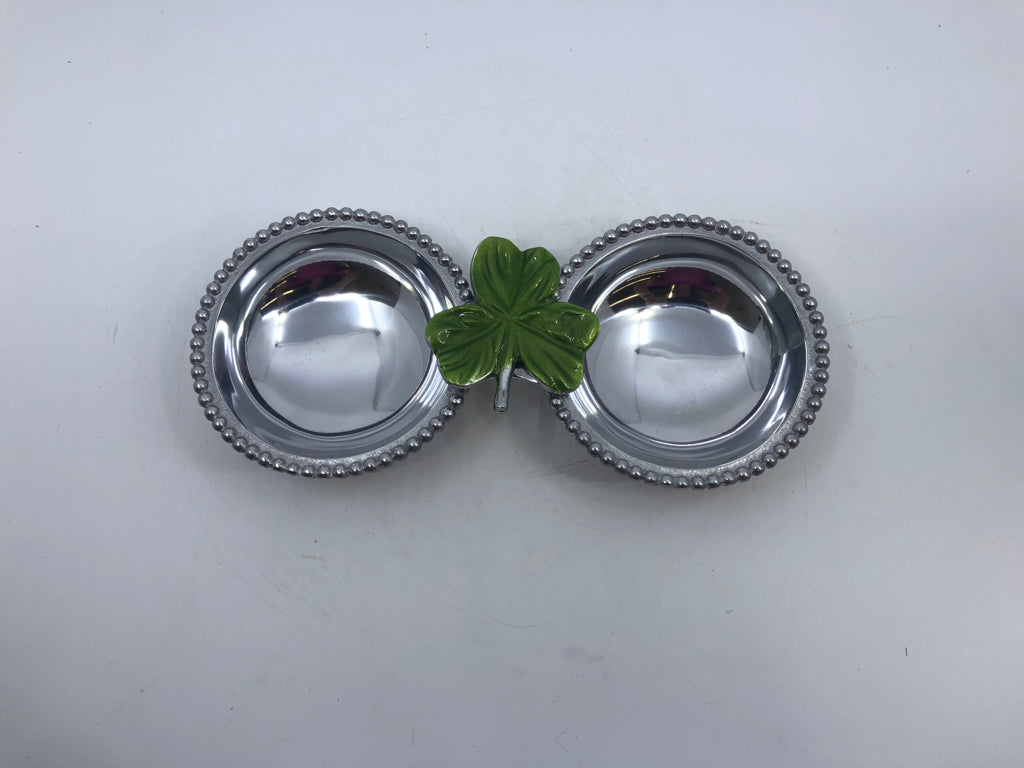 SILVER METAL 2 DISH W/ GREEN MAGNET CLOVER.