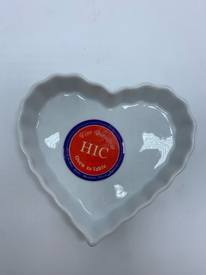 HIC OVEN TO TABLE PORCELAIN HEART DISH.