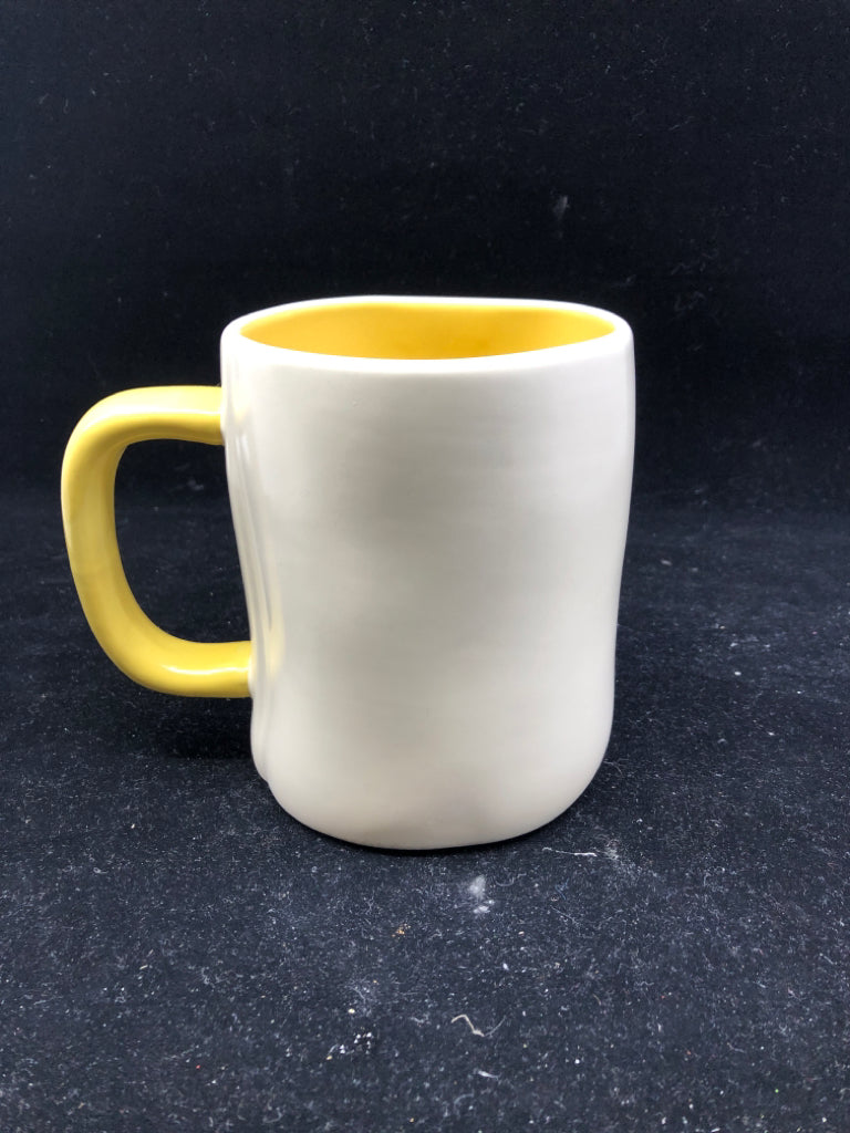 RAE DUNN HONEY BEE MUG.